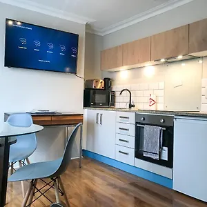 217 Roden Street Apartamento