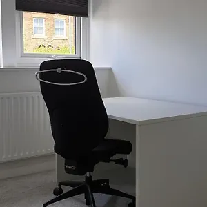 Four Double Bedroom - Free Parking And Wi-fi Holiday home Horsforth